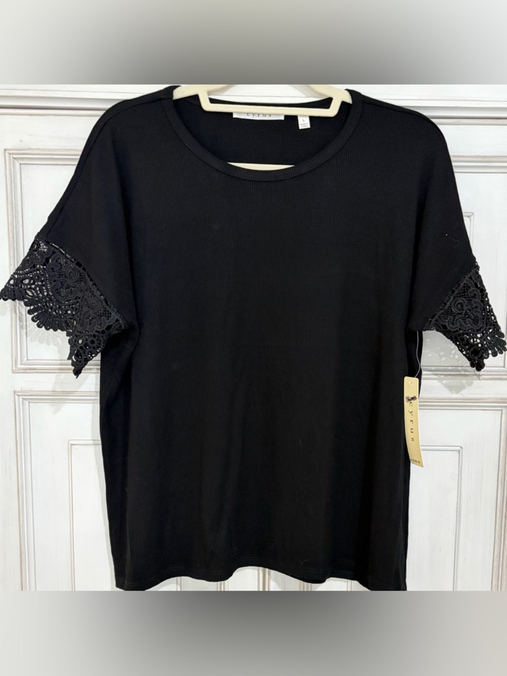 NWT SZ L Cyrus Black Short Sleeve Crochet Sleeve top